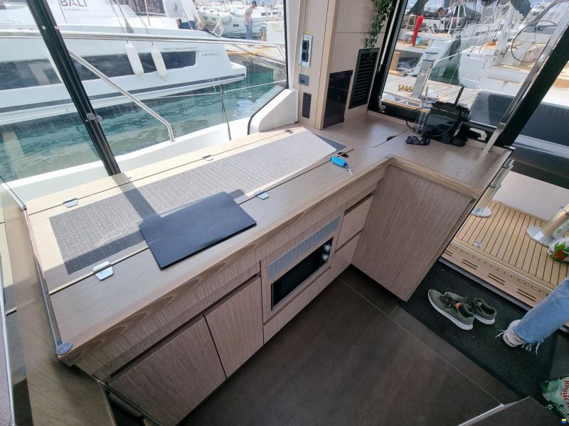 Sealine C390