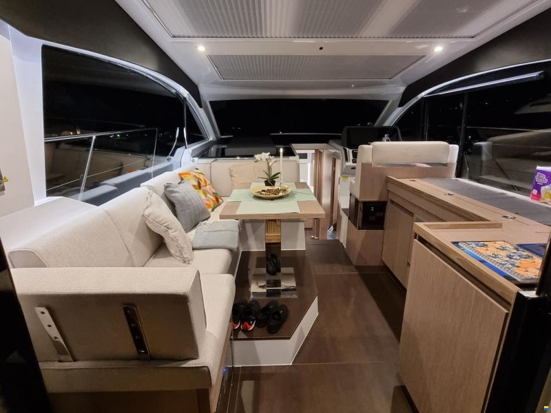Sealine C390