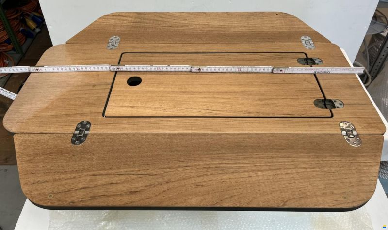 Cockpittisch mit GFK-Konsole gebraucht B