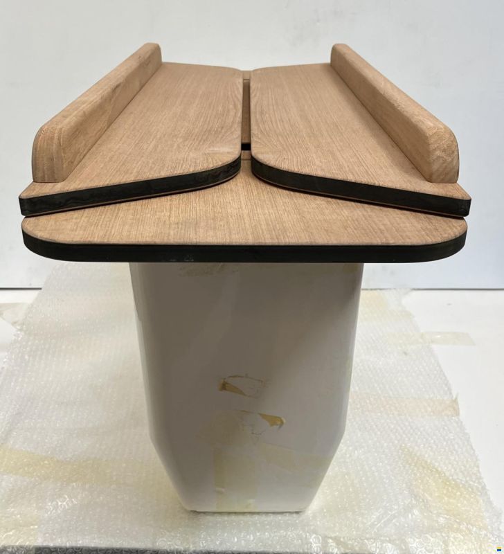 Cockpittisch mit GFK-Konsole gebraucht B