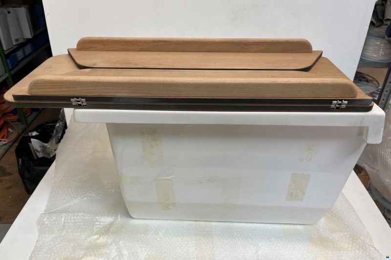 Cockpittisch mit GFK-Konsole gebraucht B