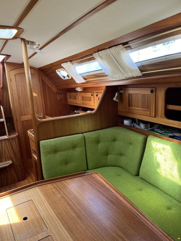 Aphrodite 33
