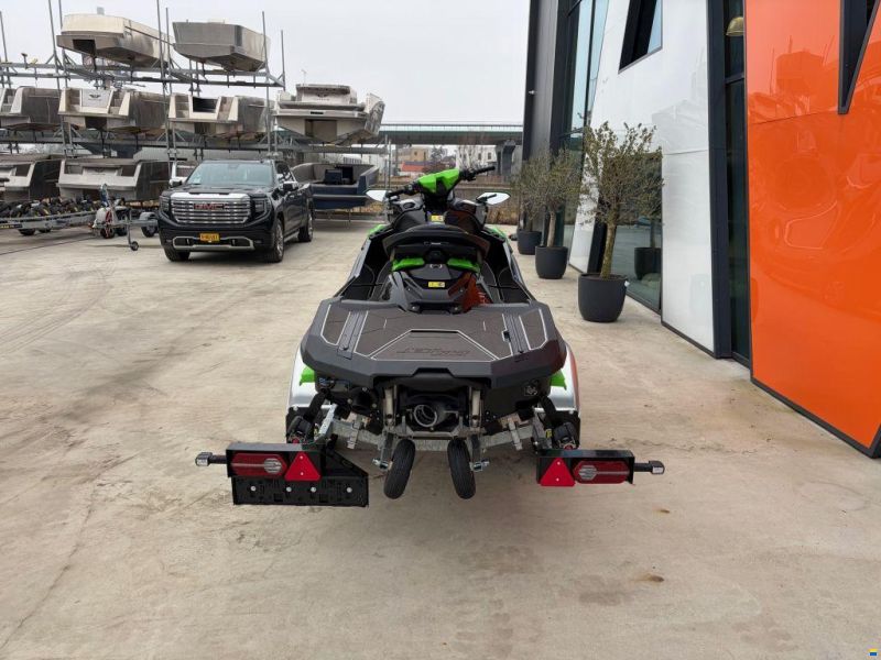 Kawasaki Ultra 310LX-S + Pega J650-400 trailer I