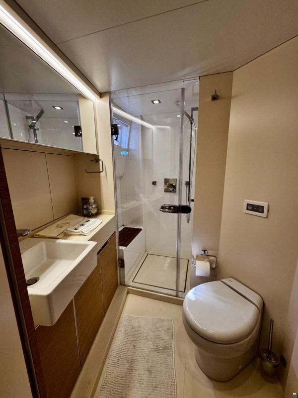 Alia Yachts Custom 164