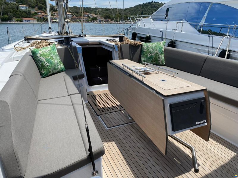 Dufour 530