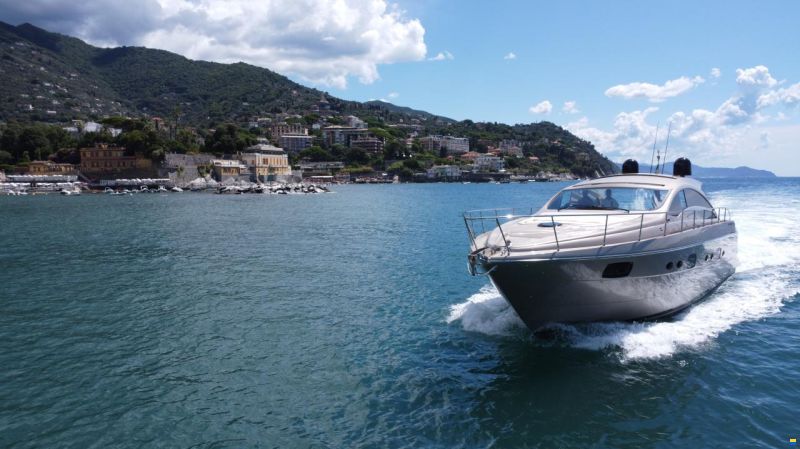 Pershing 58