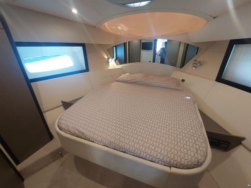 Pershing 58