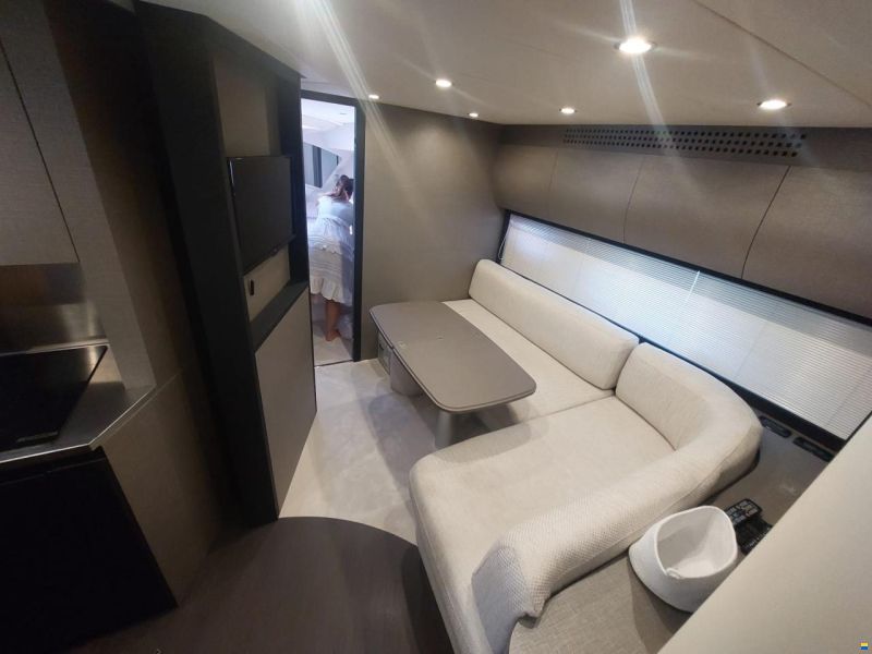Pershing 58