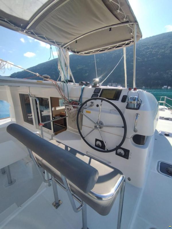 Lagoon 39