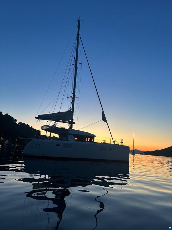 Lagoon 39