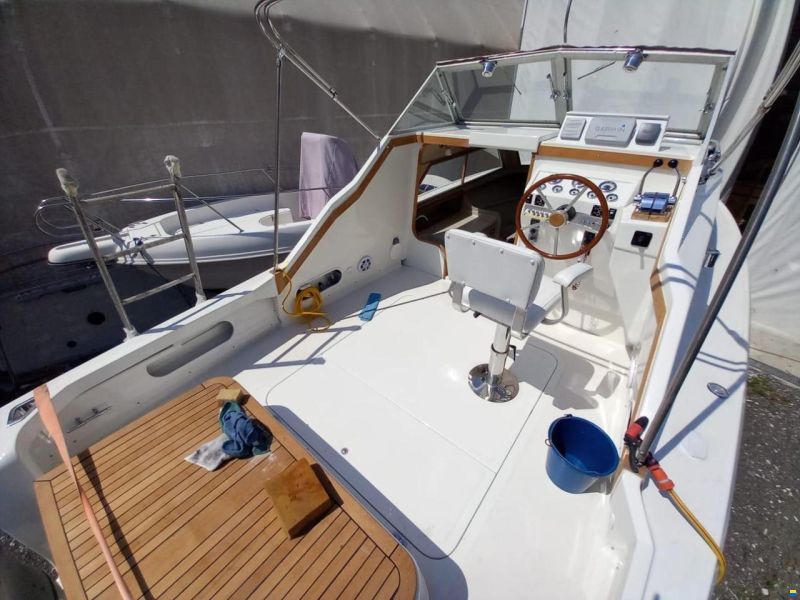 Bertram 25 Express Cruiser