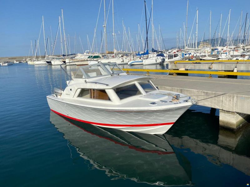 Bertram 25 Express Cruiser