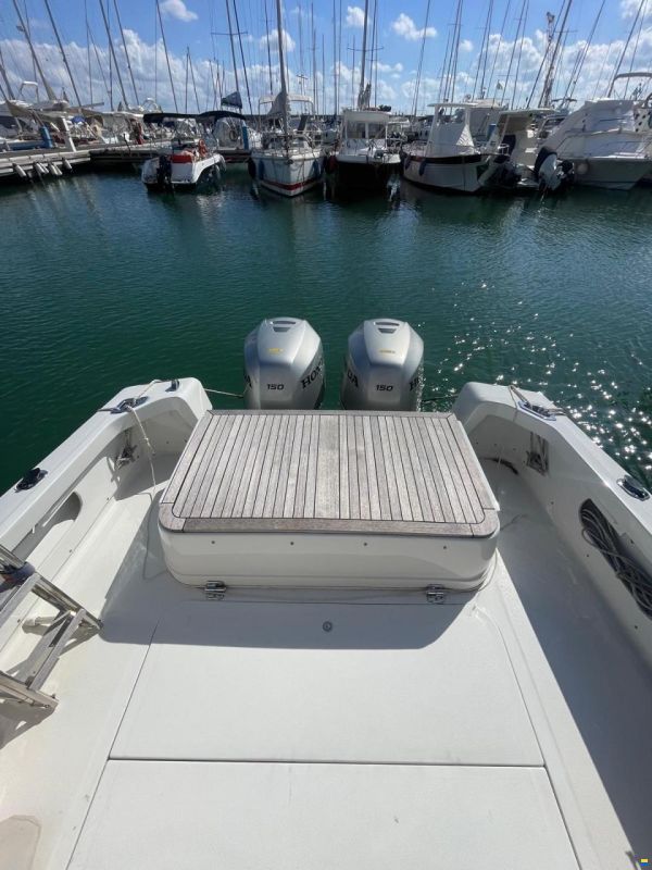 Bertram 25 Express Cruiser