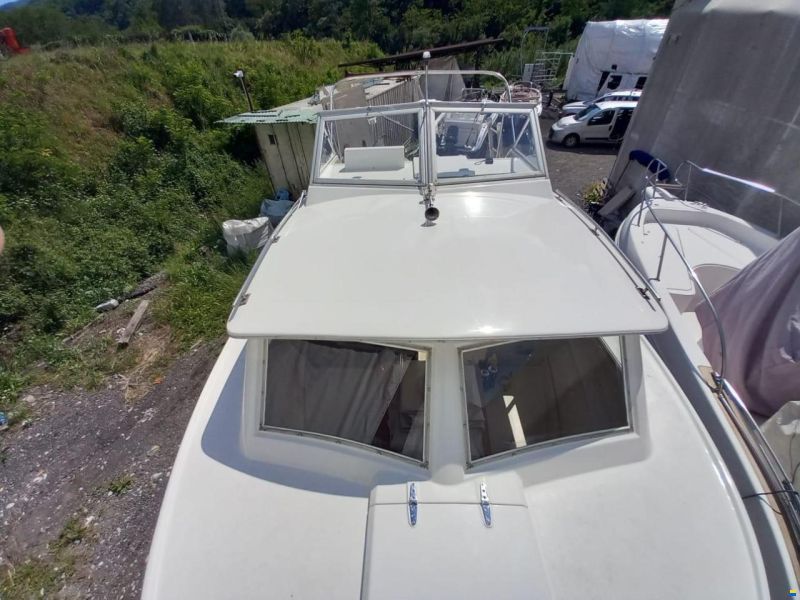 Bertram 25 Express Cruiser