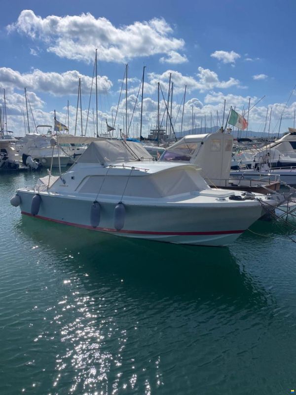 Bertram 25 Express Cruiser