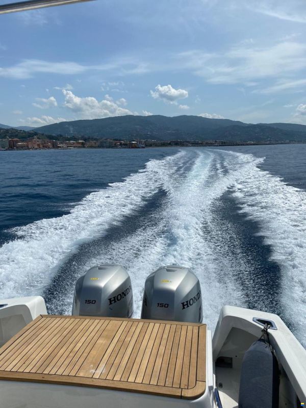 Bertram 25 Express Cruiser