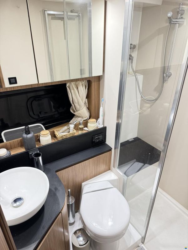 Azimut Atlantis 43