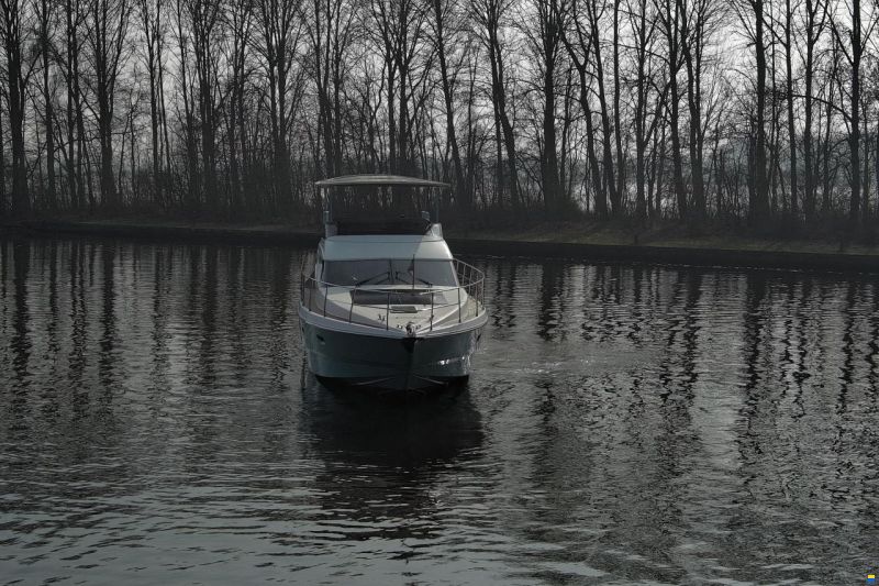 Azimut 43