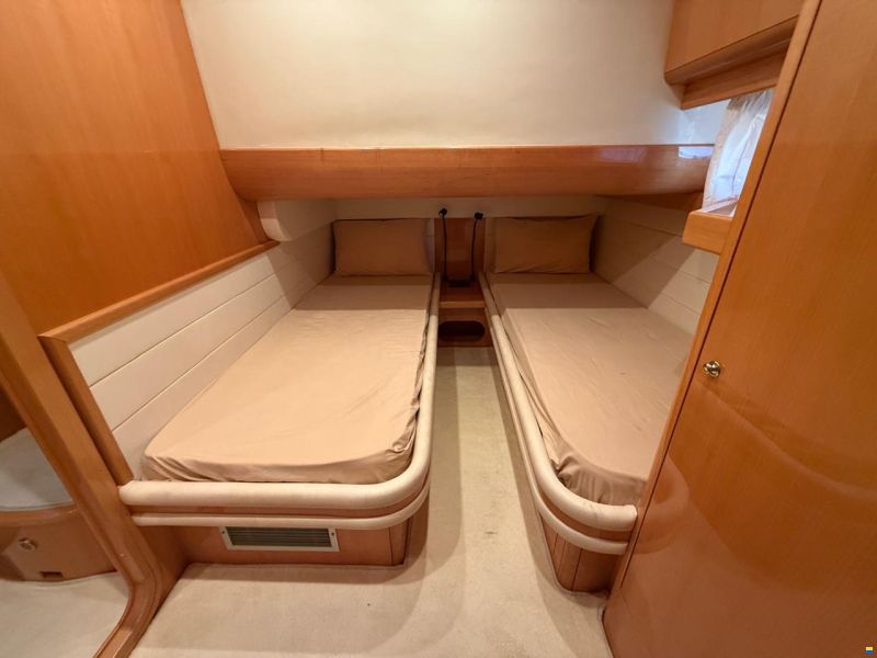 Uniesse 57