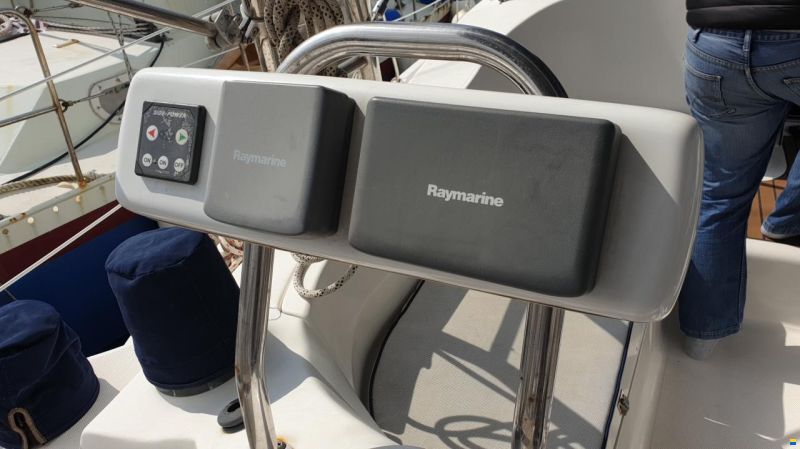 Hunter Marine 45 Deck salon