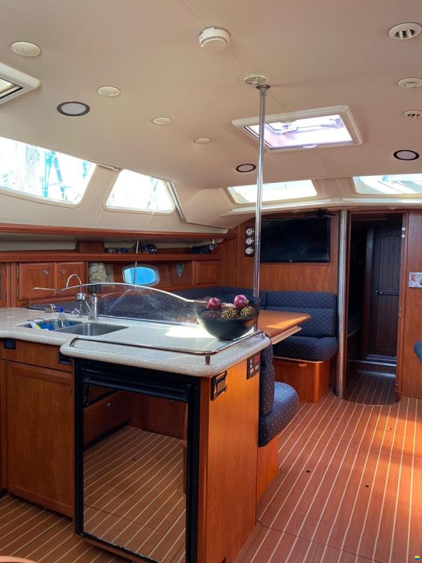Hunter Marine 45 Deck salon