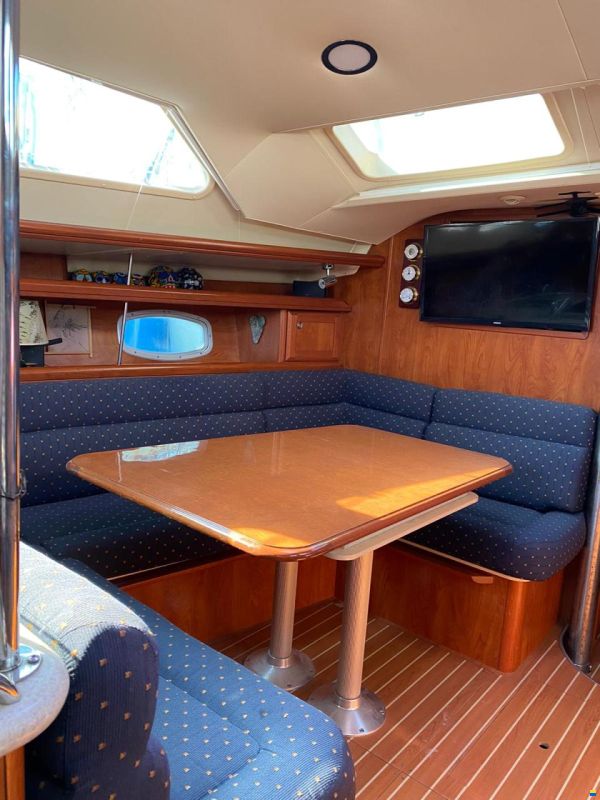 Hunter Marine 45 Deck salon