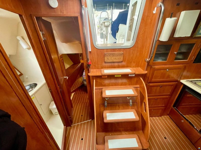 Hunter Marine 45 Deck salon