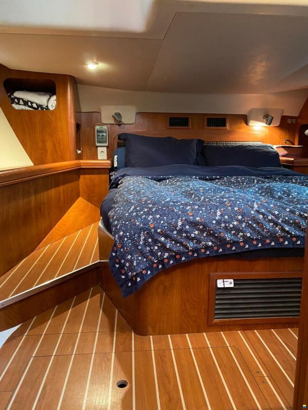 Hunter Marine 45 Deck salon