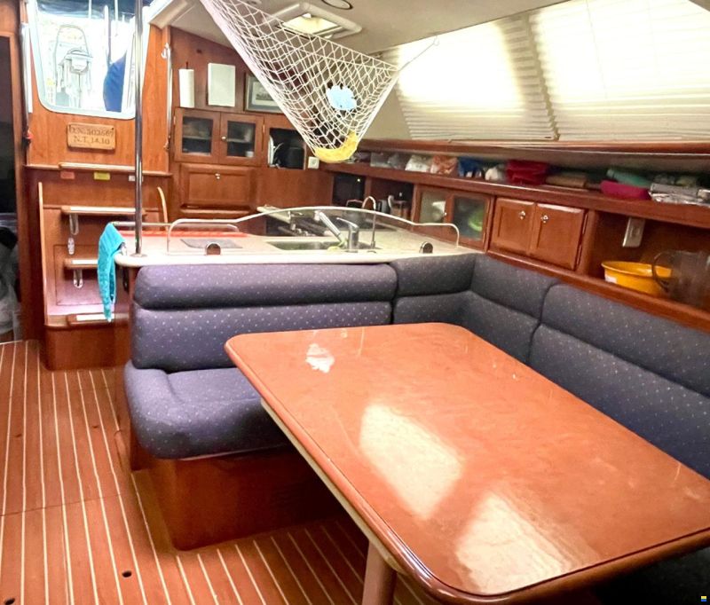 Hunter Marine 45 Deck salon