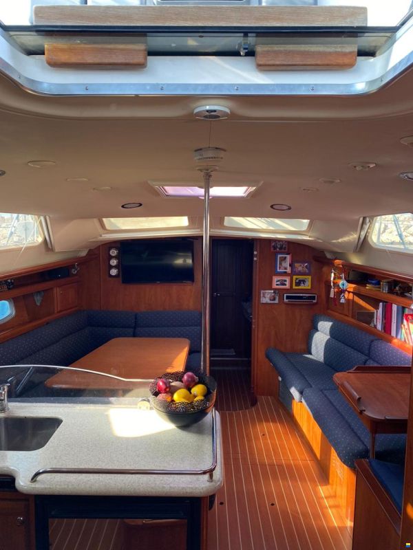 Hunter Marine 45 Deck salon