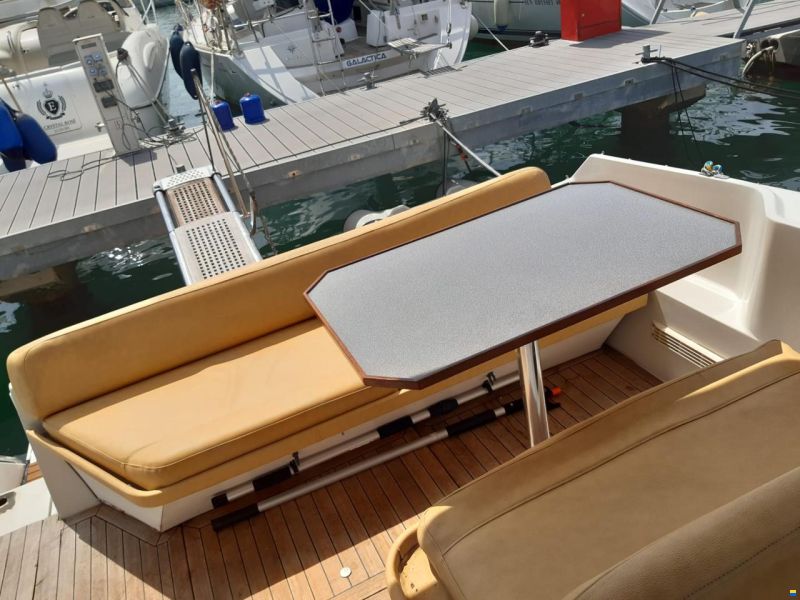 Regal Commander 320