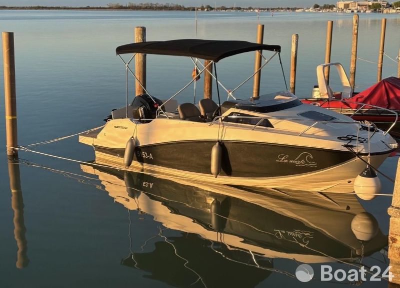 Quicksilver Aktiv Cabin 555