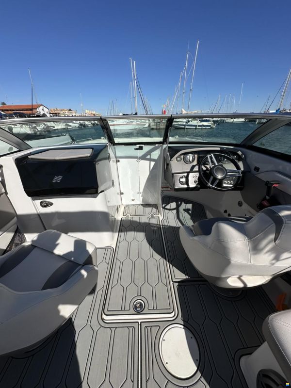 Four Winns HD220