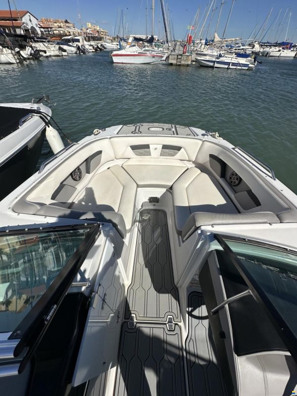 Four Winns HD220