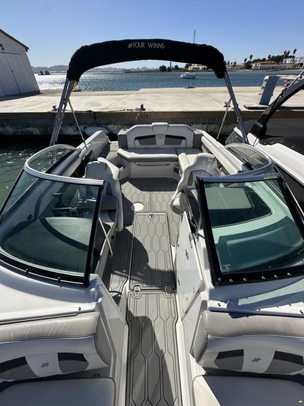 Four Winns HD220