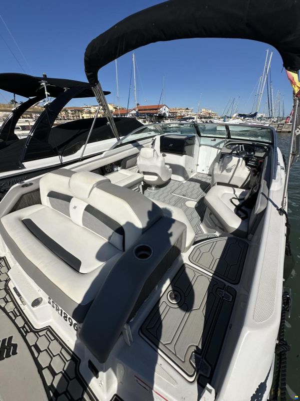Four Winns HD220
