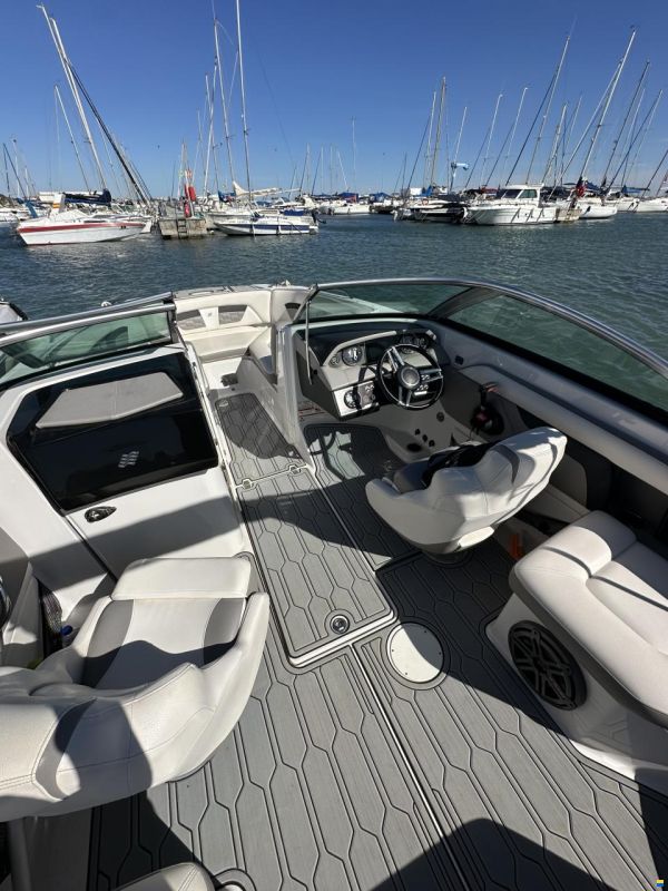 Four Winns HD220
