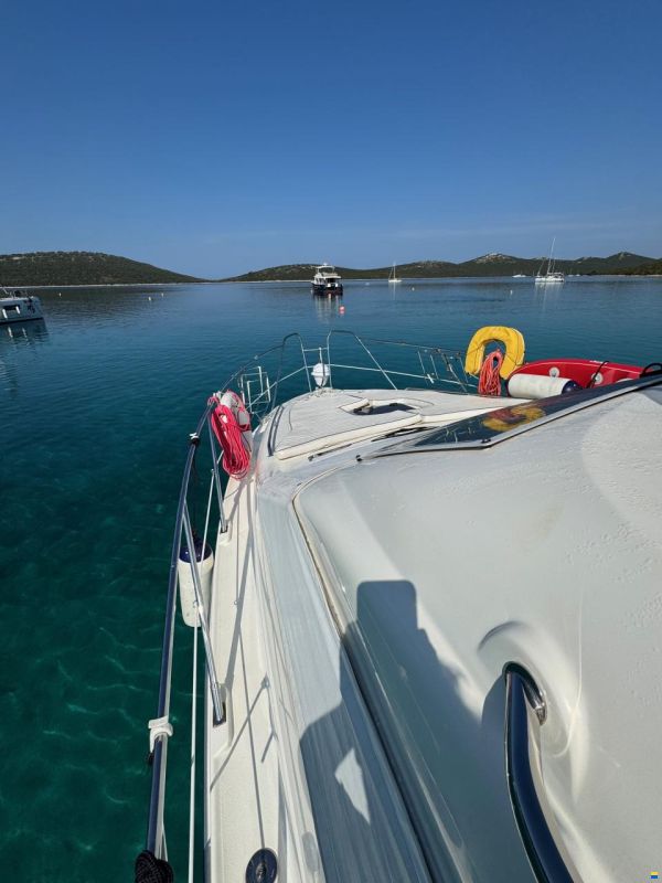 Sealine F33