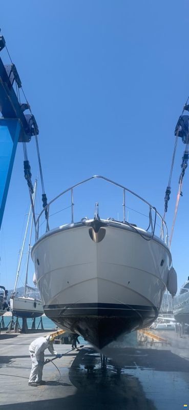 Ferretti 550