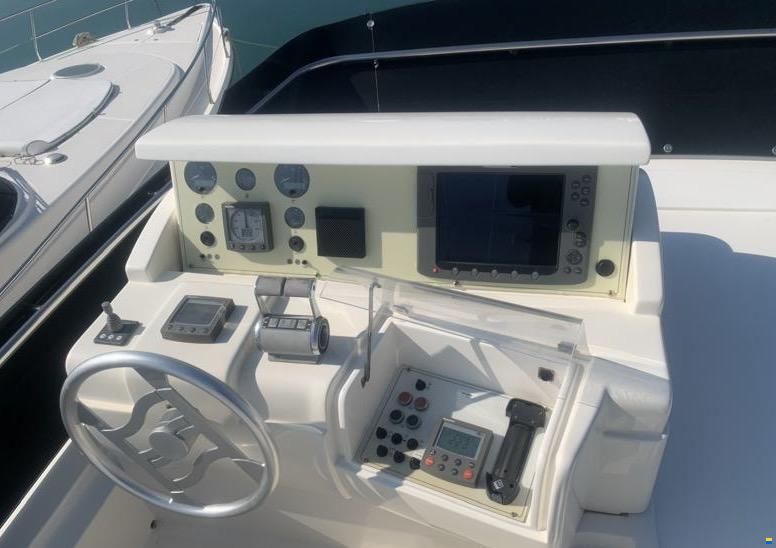 Ferretti 550