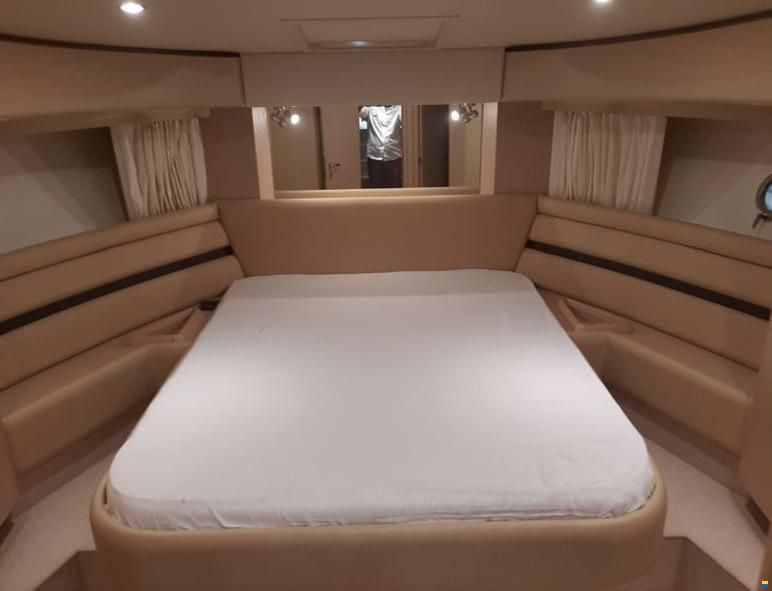 Ferretti 550
