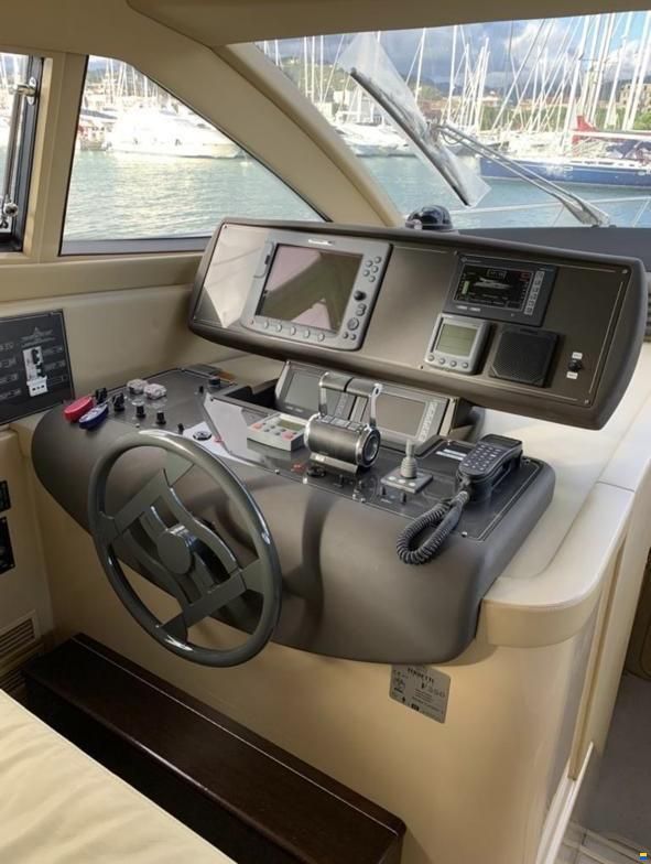 Ferretti 550