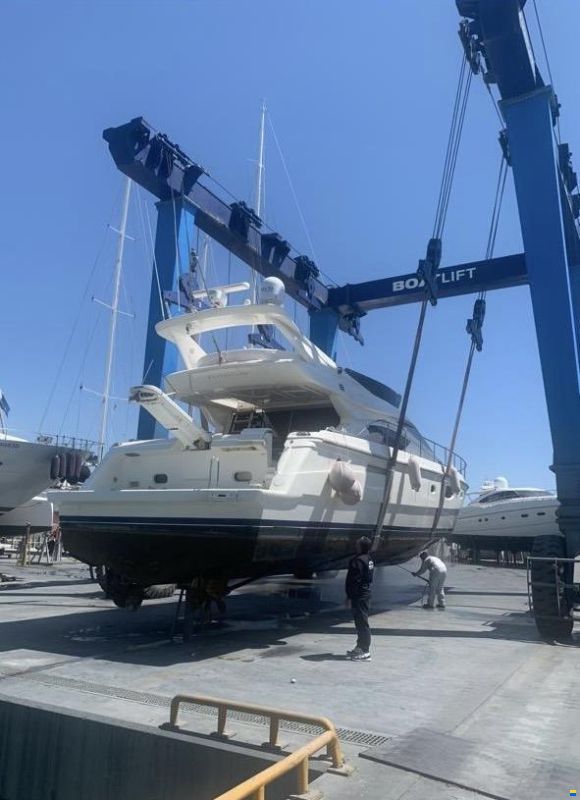 Ferretti 550