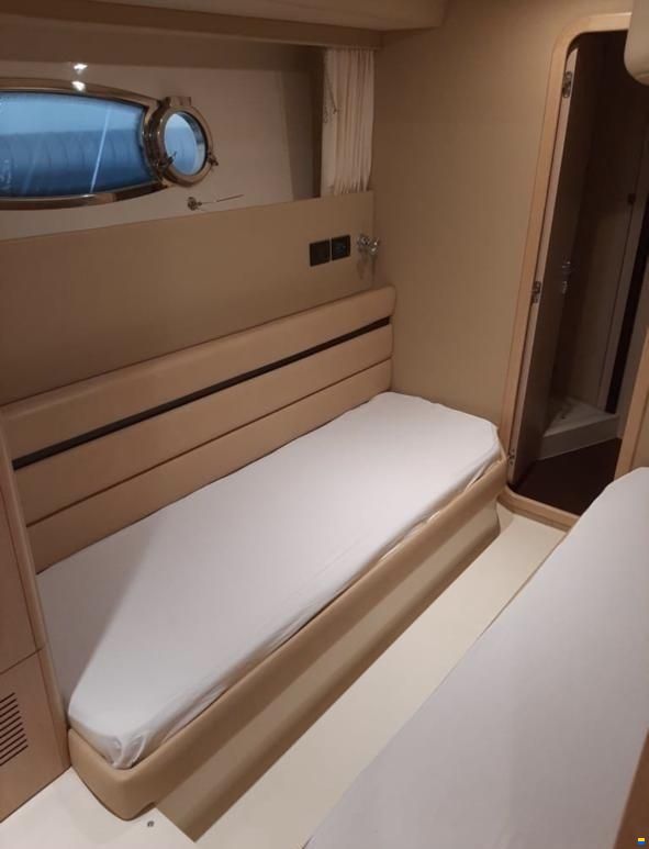 Ferretti 550