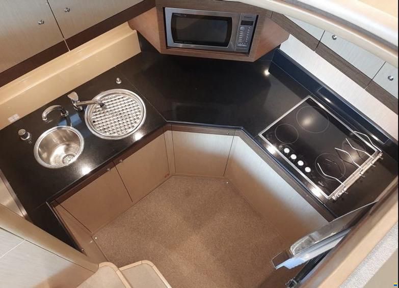Ferretti 550