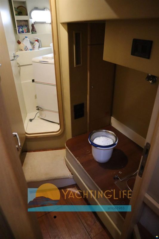 Ferretti 550
