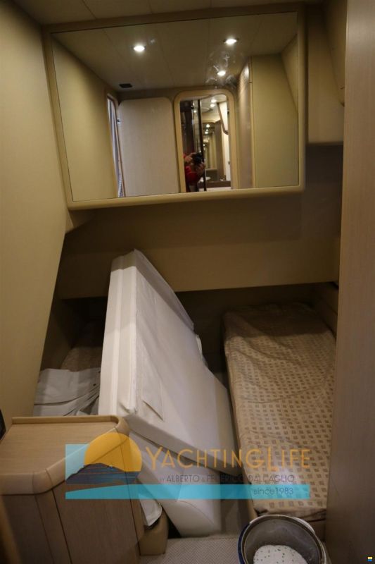 Ferretti 550