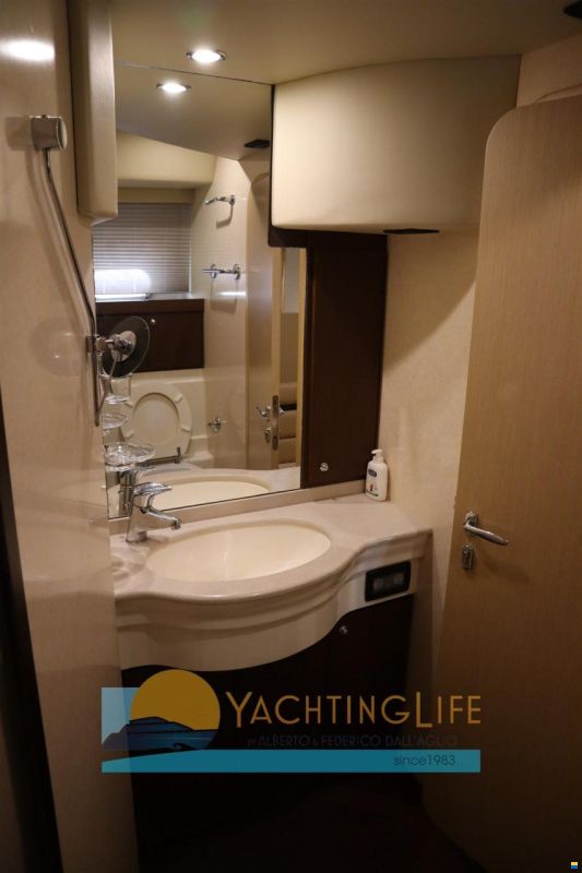 Ferretti 550