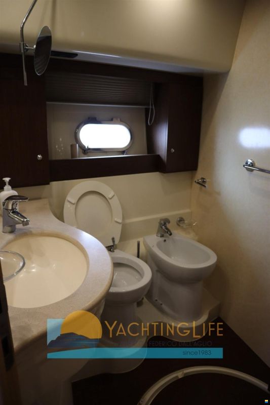 Ferretti 550