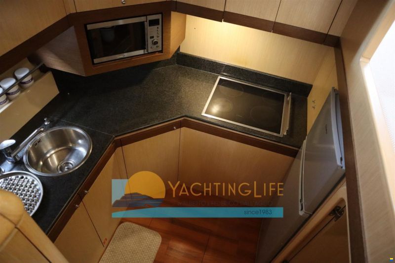 Ferretti 550